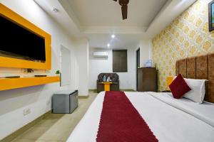 Postel nebo postele na pokoji v ubytování Hotel Kelvish Free Airport Pickup