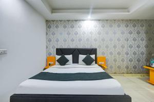 Postel nebo postele na pokoji v ubytování Hotel Kelvish Free Airport Pickup