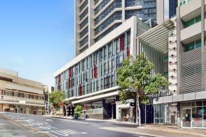 an empty street in front of a tall building at Cloud 17 Retreat - Meriton Soleil Private Apt 1B in Brisbane