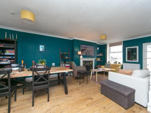 Posezení v ubytování 2 Bedroom Quarryman Cottage at the base of Snowdon - Pass the Keys