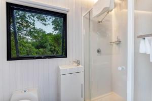 Vannituba majutusasutuses Tiny House Elevation 152 by Tiny Away