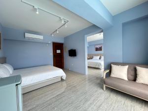 Postel nebo postele na pokoji v ubytování 那界灣海景民宿 Dulan Najie Bay Inn