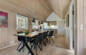 Η κουζίνα ή μικρή κουζίνα στο Holiday Home Rådyrvej Vejers Strand Iii