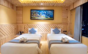Uma cama ou camas num quarto em Trekkers Inn Boutique Hotel Pokhara