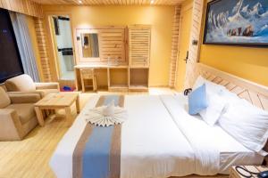 Uma cama ou camas num quarto em Trekkers Inn Boutique Hotel Pokhara