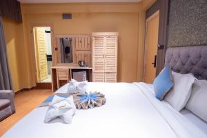 Uma cama ou camas num quarto em Trekkers Inn Boutique Hotel Pokhara