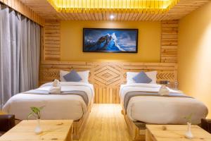 Uma cama ou camas num quarto em Trekkers Inn Boutique Hotel Pokhara