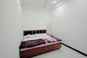 Postel nebo postele na pokoji v ubytování Hotel DIVYA DARSHAN + 15 fotografií