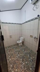 Koupelna v ubytování Raditya Homestay