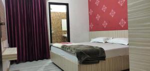 Postel nebo postele na pokoji v ubytování Ritz The Boutique Hotel