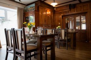 Restoran või mõni muu söögikoht majutusasutuses Lydons Lodge Hotel