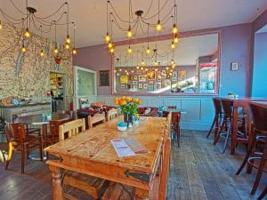 een eetkamer met een houten tafel en stoelen bij Monties Guest House - Adults ONLY in Bowness-on-Windermere