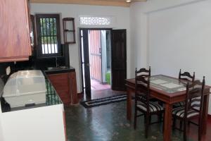 Kuchyň nebo kuchyňský kout v ubytování Villa Utopia Mirissa
