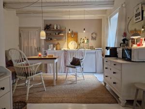 a kitchen with a table and chairs in a room at Kleine Auszeit in Detmold