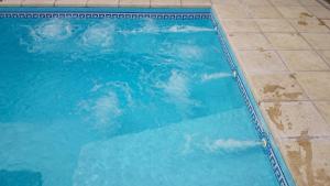 a swimming pool with blue water on the ground at Terrazas de Villa Gloria in Villa Giardino