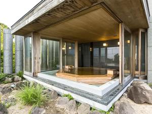 Garður fyrir utan 別邸 翠風荘 慶山