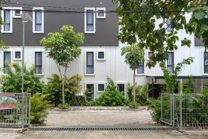 Κήπος έξω από το INNCA De Diana's Home, Semarang