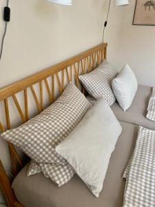 a couple of pillows sitting on top of a bed at Ferienhaus Strandleben trifft Kleinstadtleben in Lütjenburg