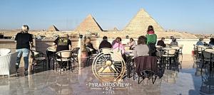 Gosti u objektu Pyramids View R Z Hotel