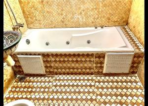 Fotografie z fotogalerie ubytování Riad Kamal de luxe avec jacuzzi et trois piscines au cœur de Marrakech v Marrákéši