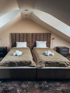 Postel nebo postele na pokoji v ubytování Guest House Panorama Aqualux with Free Parking + 37 fotografií