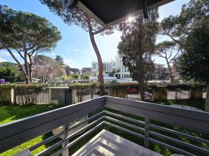 a balcony with a view of the city at Appartamento Flair 43 in Mostacciano 