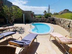 Bazén v ubytovaní Zen Villa Anfi Tauro Golf with private heated pool alebo v jeho blízkosti