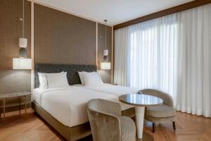 Postel nebo postele na pokoji v ubytování AC Hotel Firenze by Marriott