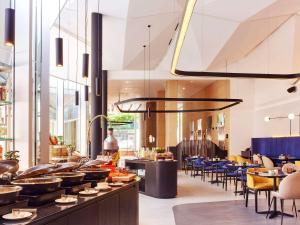 Um restaurante ou outro lugar para comer em Pullman Lima San Isidro