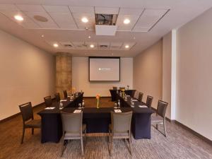 Área de negócios e/ou sala de conferências em Pullman Lima San Isidro
