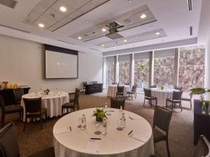 Um restaurante ou outro lugar para comer em Pullman Lima San Isidro