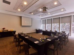 Área de negócios e/ou sala de conferências em Pullman Lima San Isidro