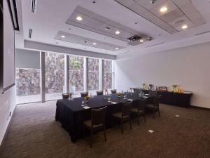 Área de negócios e/ou sala de conferências em Pullman Lima San Isidro