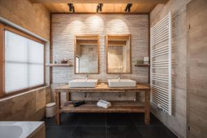 Łazienka w obiekcie IM WEIDACH Superior Chalets