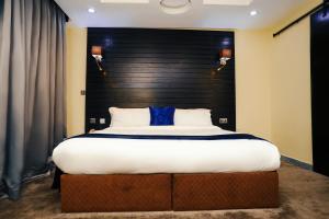 Postel nebo postele na pokoji v ubytování ED & DRE Hotel Ibadan