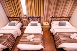 Katil atau katil-katil dalam bilik di Fairway Hotel