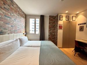 Postel nebo postele na pokoji v ubytování Colectia Hotel Urumea