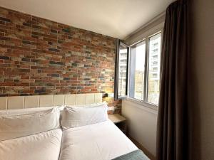 Postel nebo postele na pokoji v ubytování Colectia Hotel Urumea