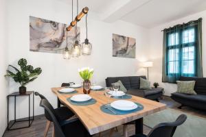 Posezení v ubytování Nexstay Erlangen Zentrum Komfort für Familien & Gruppen für 6 Gäste