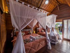 Posezení v ubytování Lumbung River Ubud Villas