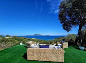 Imagen de la galería de SPLENDIDA VILLA SOS ARANZOS SPIAGGIA PRIVATA, en Pittulongu 