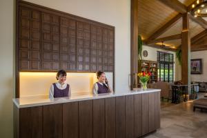 Členové personálu v ubytování Tana Spring Resort Mae Chan + 18 fotografií