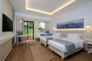 Postel nebo postele na pokoji v ubytování Tana Spring Resort Mae Chan