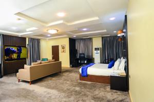 Postel nebo postele na pokoji v ubytování ED & DRE Hotel Ibadan
