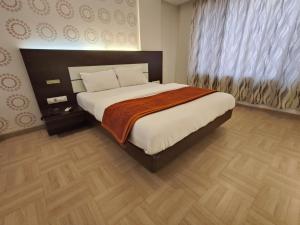 Krevet ili kreveti u jedinici u objektu Hotel Vijay Sagar Dombivali