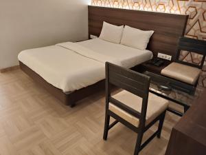 Krevet ili kreveti u jedinici u objektu Hotel Vijay Sagar Dombivali