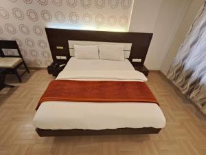 Krevet ili kreveti u jedinici u objektu Hotel Vijay Sagar Dombivali