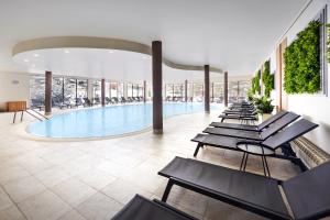 Bazén v ubytování Four Points by Sheraton Bansko nebo v jeho okolí