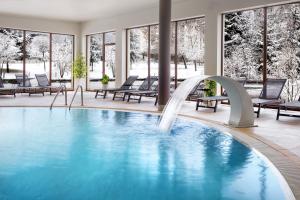 Bazén v ubytování Four Points by Sheraton Bansko nebo v jeho okolí