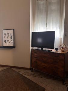 TV a/nebo společenská místnost v ubytování Guest House Mameli44